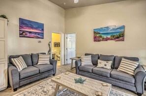 Apartment (1 Bedroom) | Interior - 1 Mi to Coast: Myrtle Beach Condo w/ Pool Access! (Myrtle Beach)