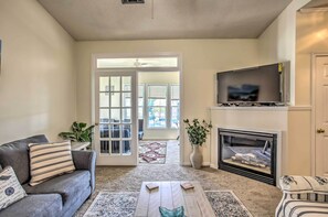 Apartment (1 Bedroom) | Interior - 1 Mi to Coast: Myrtle Beach Condo w/ Pool Access! (Myrtle Beach)