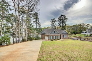 Interior - Lakefront Leesville Retreat w/ Private Dock! (Leesville)