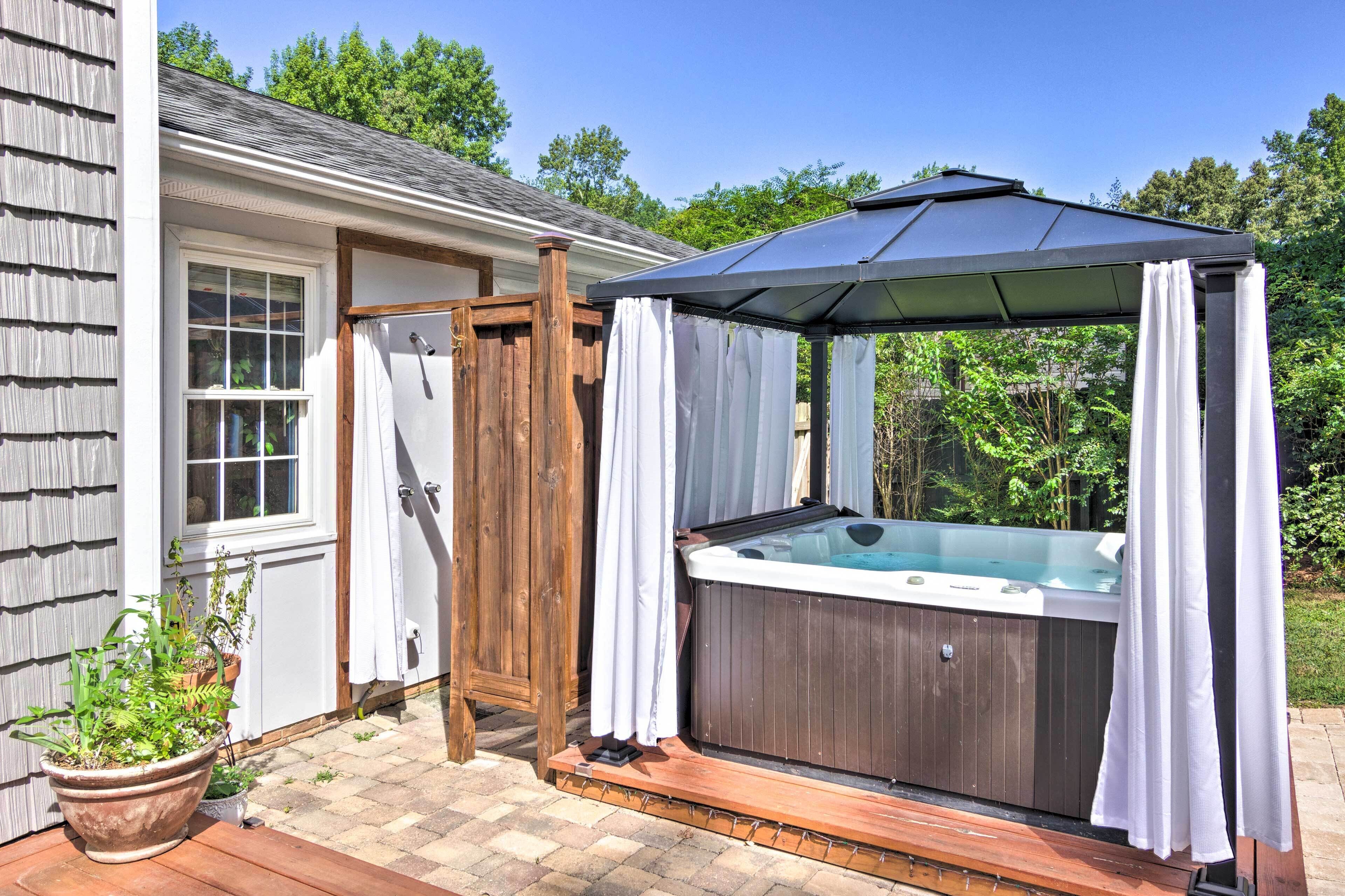 Lovely Mtn Cottage w/ Hot Tub, BBQ & Fire Pit!