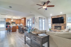 House (3 Bedrooms) | Interior