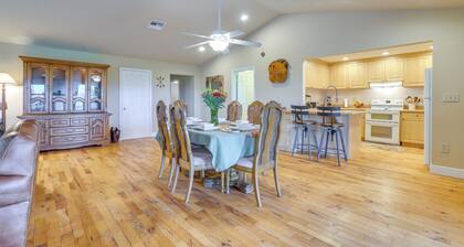 On Lake Istokpoga: Lorida Home w/ Lanai!
