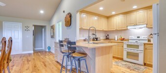 On Lake Istokpoga: Lorida Home w/ Lanai!