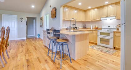 On Lake Istokpoga: Lorida Home w/ Lanai!