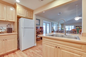 House (2 Bedrooms) | Interior - On Lake Istokpoga: Lorida Home w/ Lanai! (Lorida)