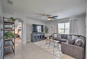 Interior - 3 Mi to Beach: Cape Coral Home w/ Heated Pool (Cape Coral)