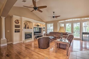 House (5 Bedrooms) | Interior - Luxury Palm Coast Home w/ Dock & Game Room! (Palm Coast)