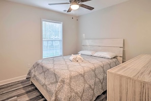 House (3 Bedrooms) | Interior - Murrells Inlet Home w/ Fire Pit: Near Beaches (Murrells Inlet)