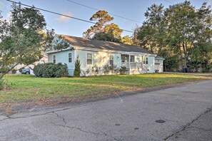 House (3 Bedrooms) | Interior - Murrells Inlet Home w/ Fire Pit: Near Beaches (Murrells Inlet)