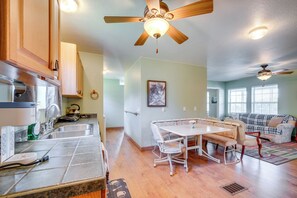 House (1 Bedroom) | Interior - Lecanto House w/ Deck, Porch & Indoor Pool! (Lecanto)