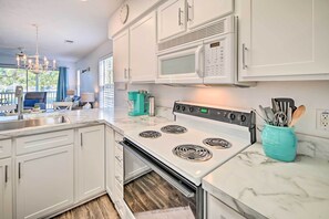 Apartment (2 Bedrooms) | Interior - Myrtle Beach Condo w/ Community Amenities! (Myrtle Beach)