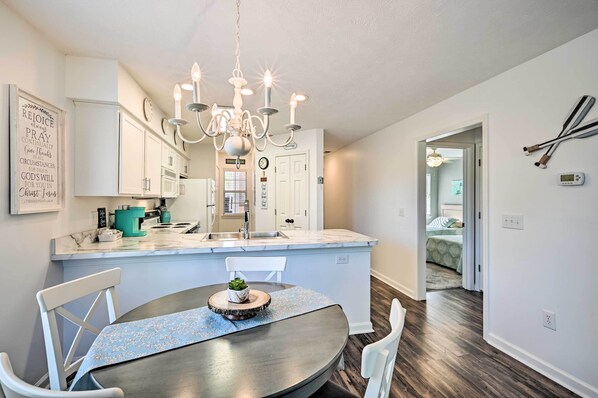 Apartment (2 Bedrooms) | Interior - Myrtle Beach Condo w/ Community Amenities! (Myrtle Beach)