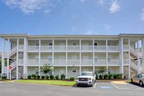 Apartment (2 Bedrooms) | Interior - 2 Mi to Broadway at the Beach: Myrtle Beach Condo (Myrtle Beach)