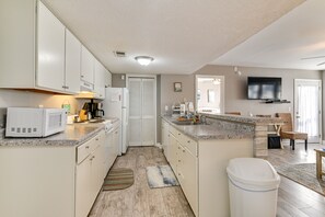 Apartment (2 Bedrooms) | Interior - Beach & Pool Access: Myrtle Beach Resort Condo (Myrtle Beach)