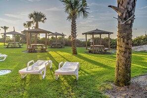 Apartment (1 Bedroom) | Interior - Ocean Views & Resort Amenities: Myrtle Beach Condo (Myrtle Beach)