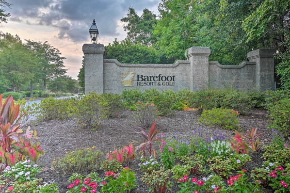 Property grounds - North Myrtle Beach Condo w/ Golf Course Views! (North Myrtle Beach)