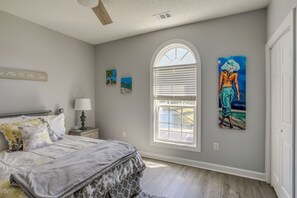 Appartement (3 Bedrooms) | 3 chambres, fer et planche à repasser, literie fournie