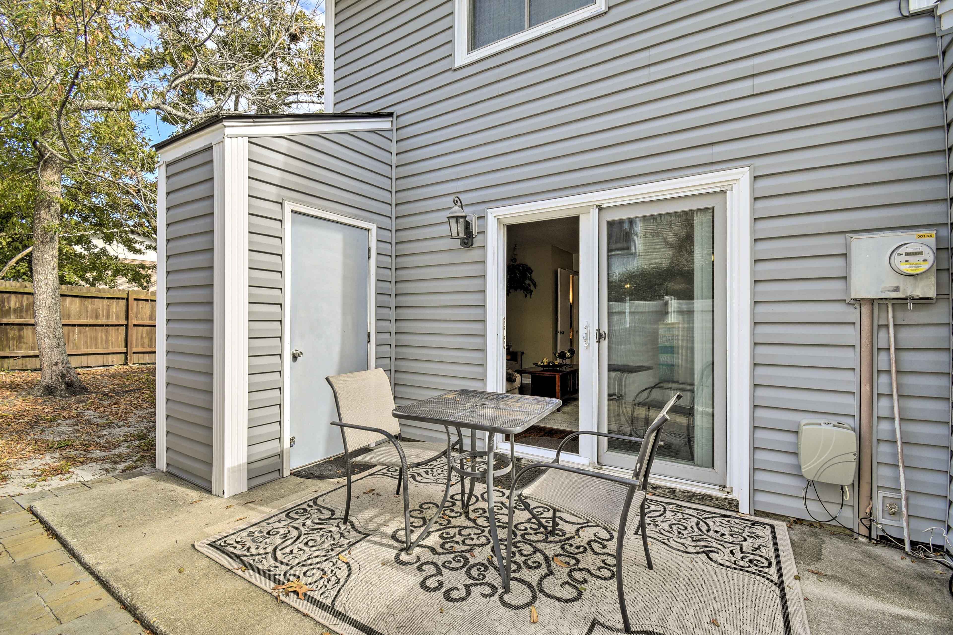 North Myrtle Beach Retreat < Half Mi to Beach