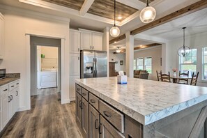 Mikroaaltouuni, uuni, liesi, astianpesukone