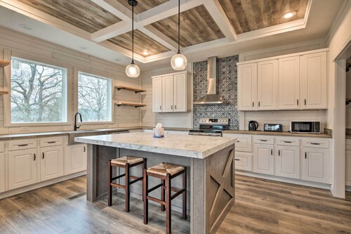 Modern Waterfront Home w/ Dock on Lake Bowen!