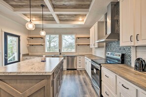 Microwave, oven, stovetop, dishwasher - Modern Waterfront Home w/ Dock on Lake Bowen! (Inman)