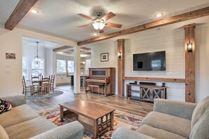 Living area - Modern Waterfront Home w/ Dock on Lake Bowen! (Inman)