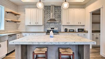 Microwave, oven, kompor, dan mesin pencuci piring