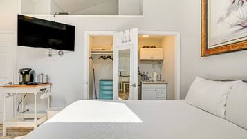 Apartment (0 Bedroom) | Interior