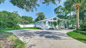 Apartment (0 Bedroom) | Interior