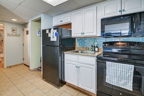 Apartment (1 Bedroom) | Interior - Oceanfront Myrtle Beach Rental w/ Pool! (Myrtle Beach)