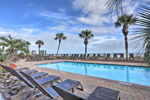 Apartment (1 Bedroom) | Interior - Oceanfront Myrtle Beach Rental w/ Pool! (Myrtle Beach)