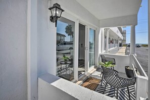 Interior - Oceanside Ormond Beach Condo, Steps to Shore! (Ormond Beach)