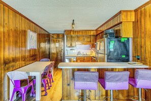 Apartment (2 Bedrooms) | Interior - ~ 9 Mi to Boardwalk: Oceanfront Myrtle Beach Condo (Myrtle Beach)