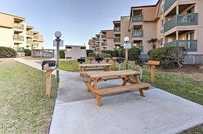 Apartment (2 Bedrooms) | Interior - ~ 9 Mi to Boardwalk: Oceanfront Myrtle Beach Condo (Myrtle Beach)