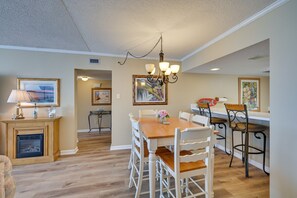Dining - Oceanfront Myrtle Beach Condo w/ Outdoor Pool (Myrtle Beach)