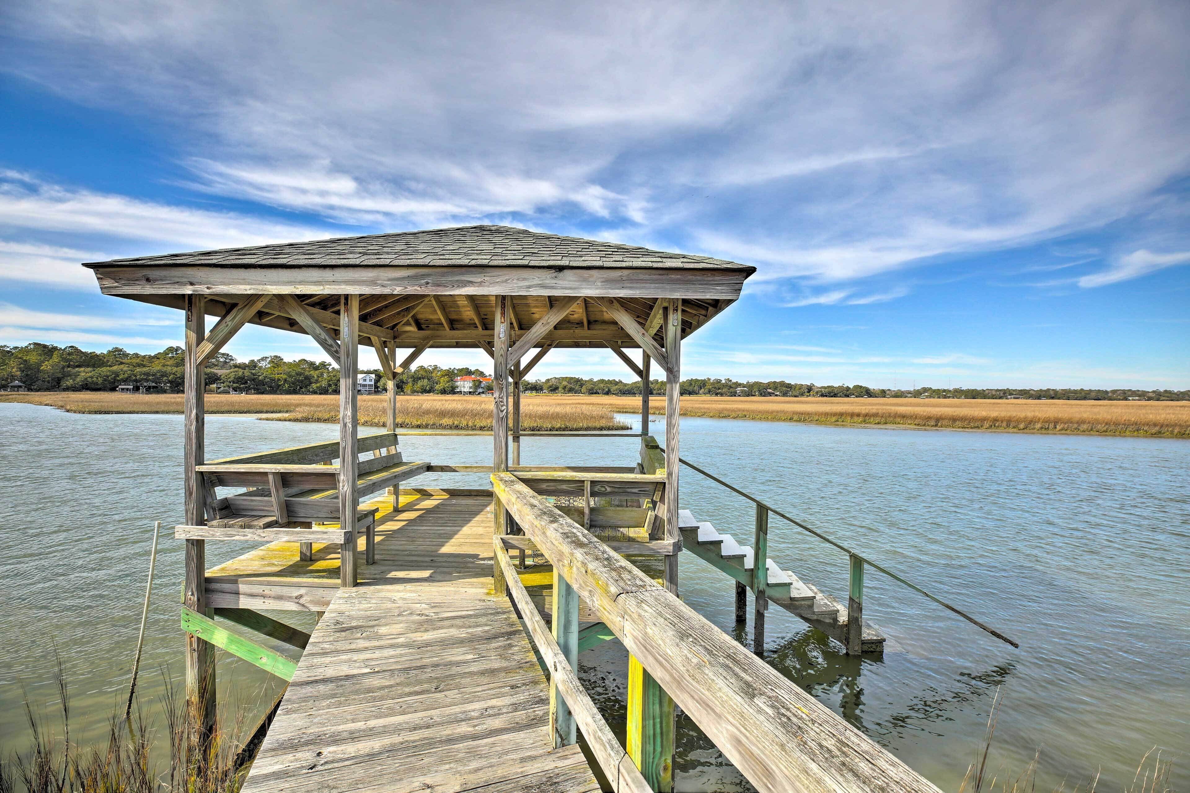 Pawleys Island House, - Steps to Beach & Creek!