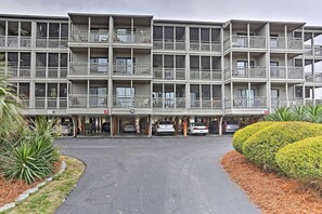 Apartment (3 Bedrooms) | Interior - Walk to Ocean: Myrtle Beach Condo w/ Screened Deck (Myrtle Beach)