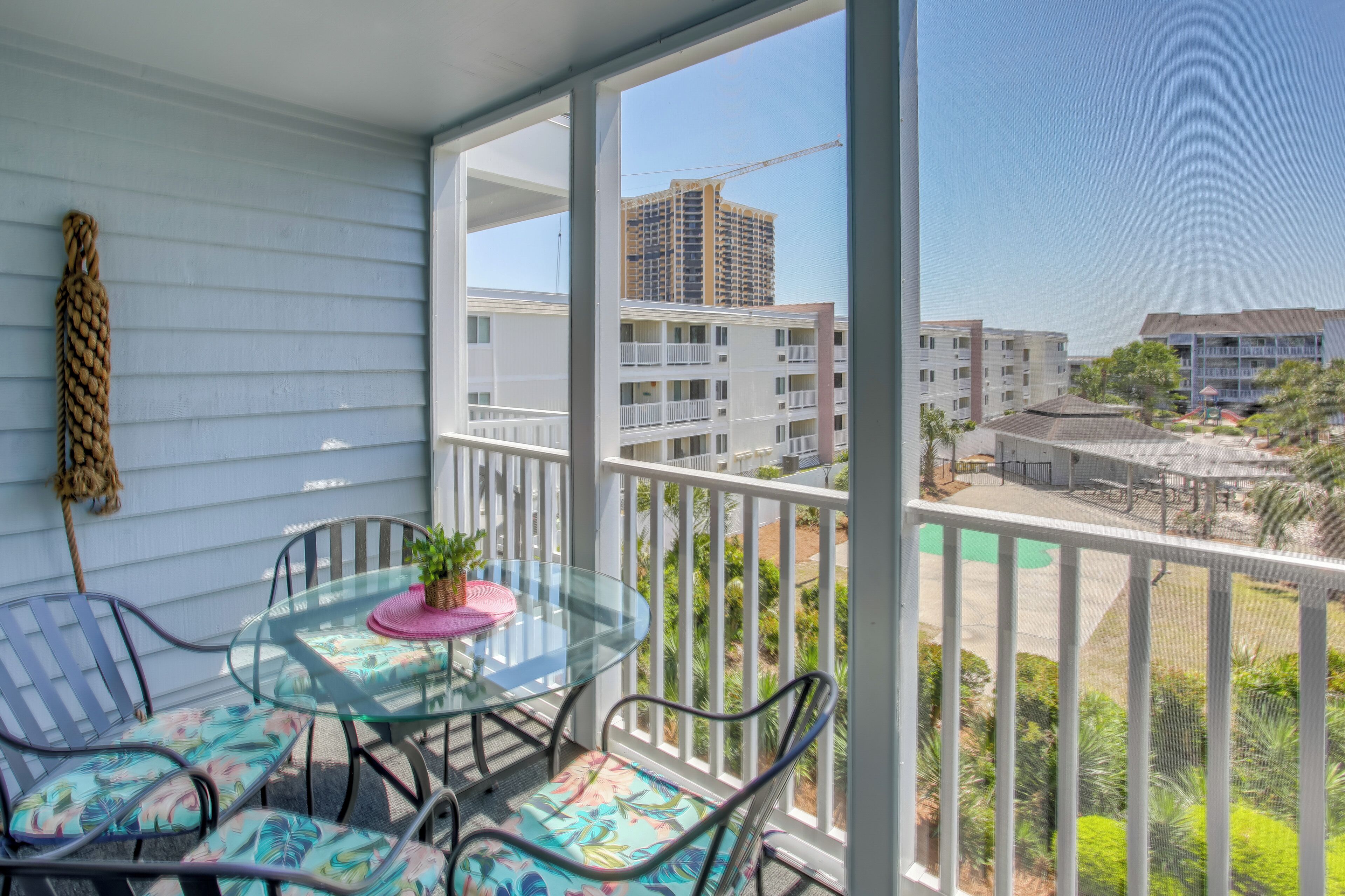 Myrtle Beach Condo w/ Pool Access - Walk to Beach!