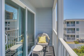 Apartment (3 Bedrooms) | Interior - Walk to Ocean: Myrtle Beach Condo w/ Screened Deck (Myrtle Beach)