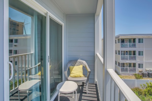 Apartment (3 Bedrooms) | Interior - Walk to Ocean: Myrtle Beach Condo w/ Screened Deck (Myrtle Beach)