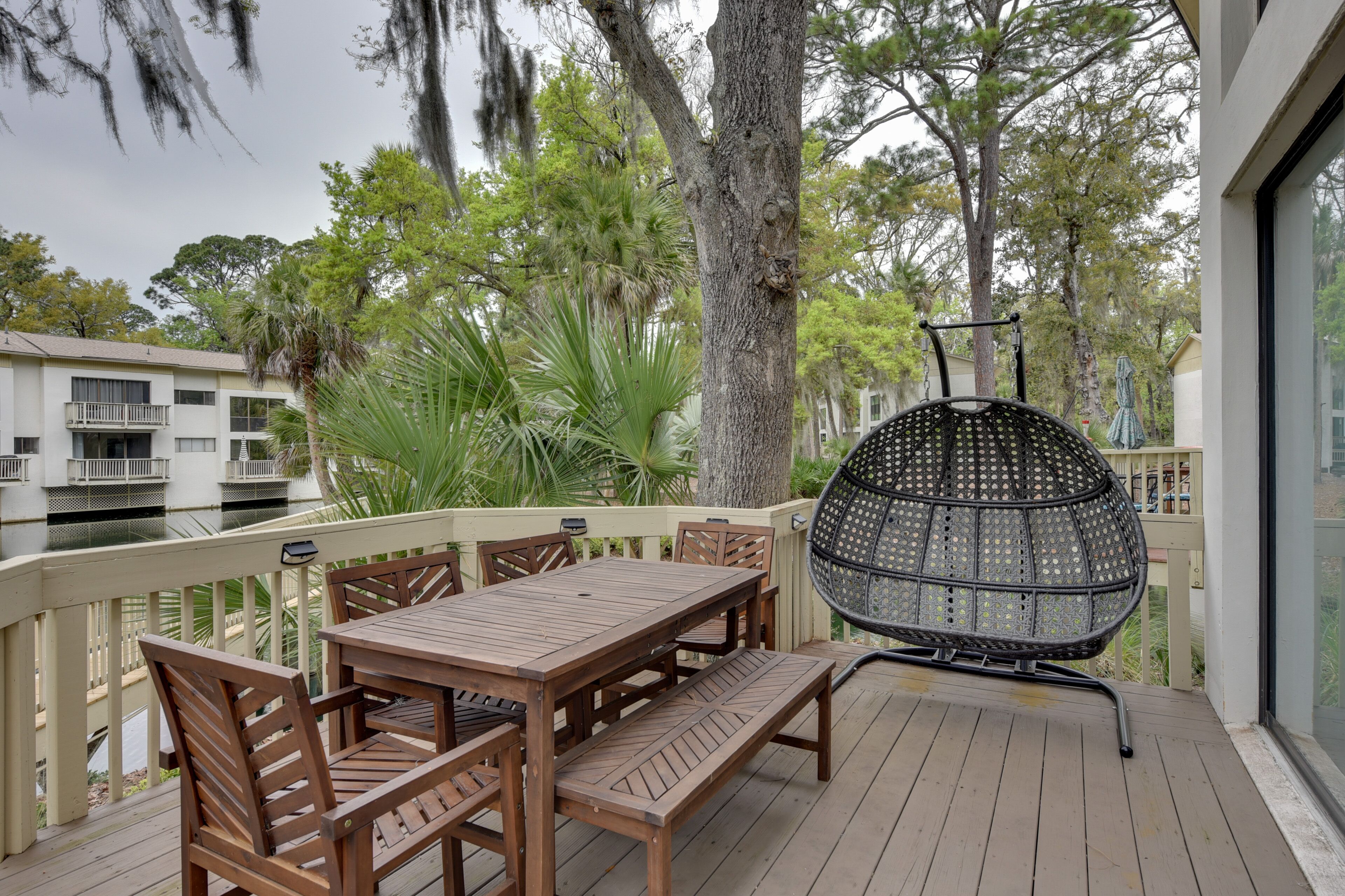 Palmetto Peace Condo < 1 Mi to Coligny Beach!