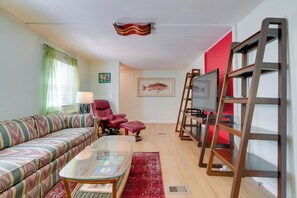 Interior - Fire Pit & Boat Dock: Peaceful Dunnellon Cabin! (Dunnellon)