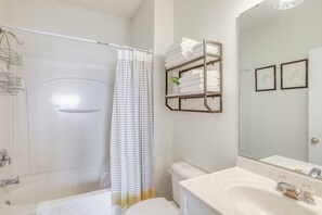 Interior - 7 Mi to Myrtle Beach Boardwalk: Condo w/ Balcony! (Myrtle Beach)