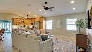 House (3 Bedrooms) | Interior