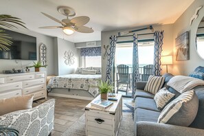 Apartment (0 Bedroom) | Interior - Oceanfront Condo w/ Balcony in Myrtle Beach! (Myrtle Beach)