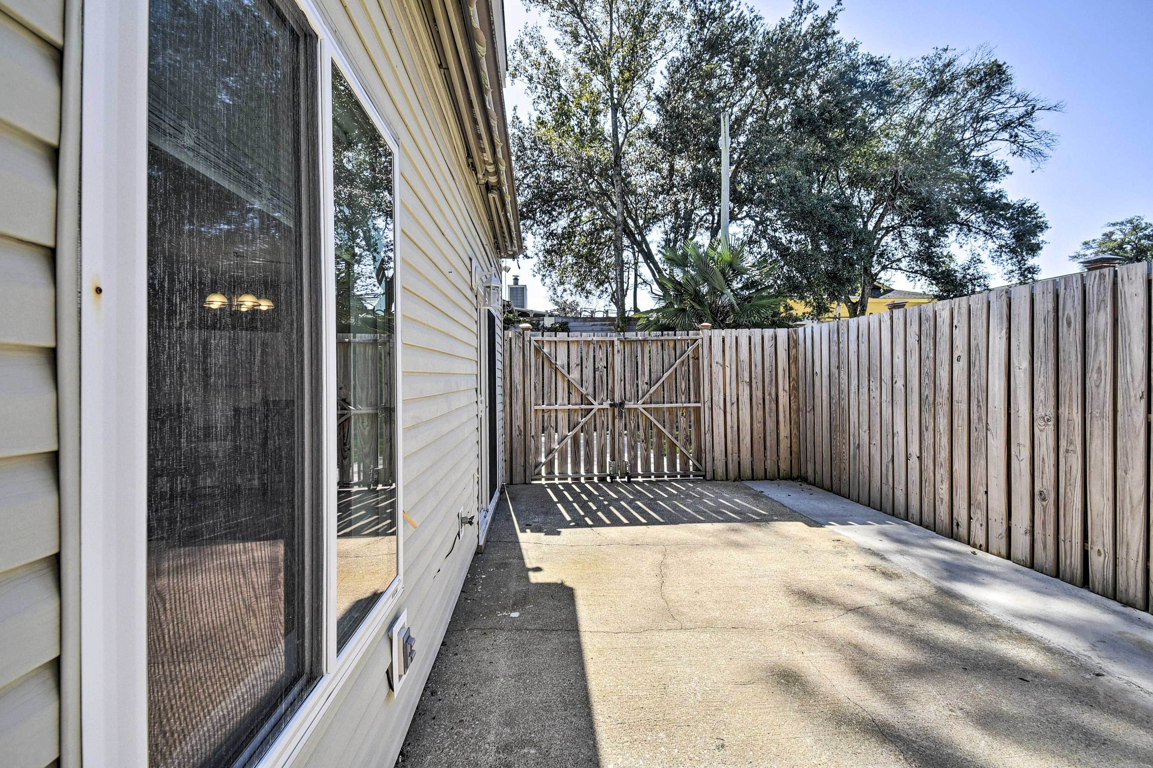 North Myrtle Beach Condo < 1 Mi to Beaches!