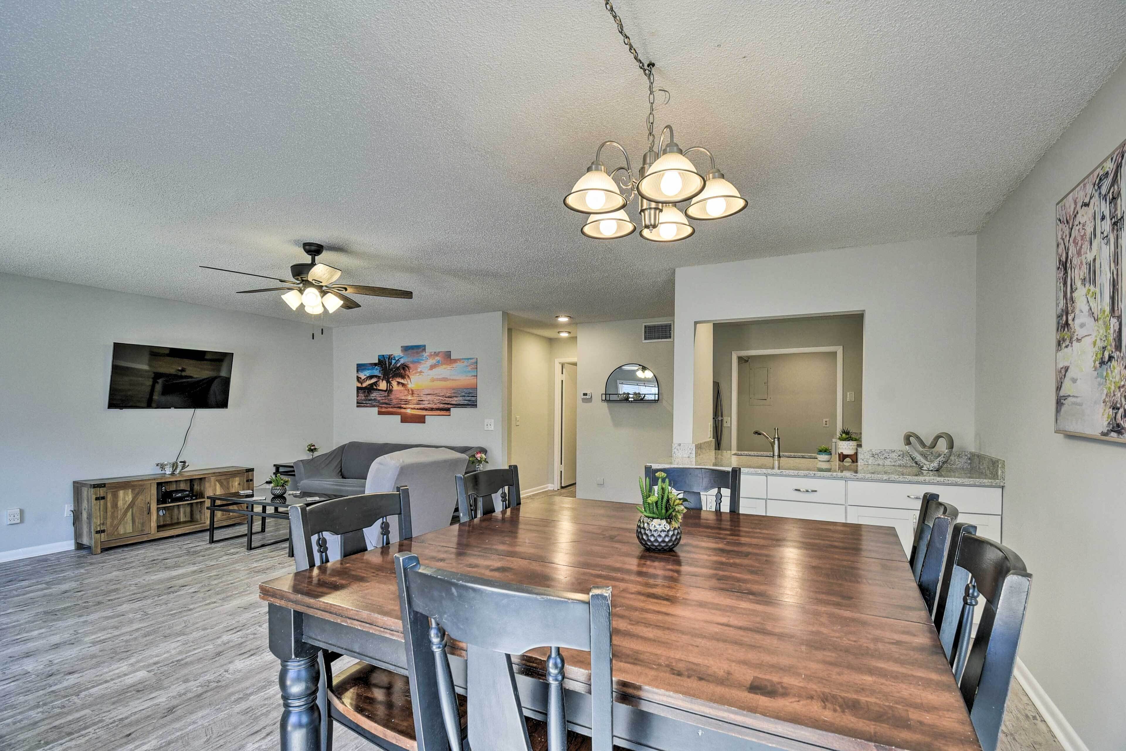 North Myrtle Beach Condo < 1 Mi to Beaches!