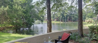 Pool Access & Lake Views: Kingston Resort Villa!