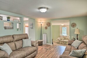 Interior - Peaceful Satsuma Escape w/ Dunns Creek Access (Satsuma)