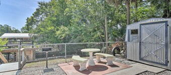 Peaceful Satsuma Escape w/ Dunns Creek Access